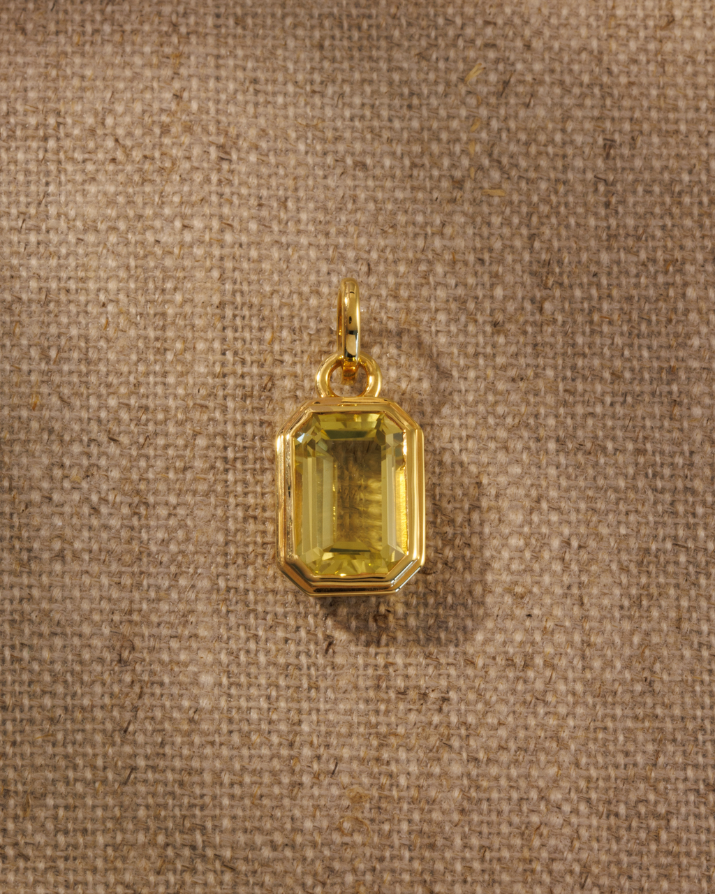 Gold pendant with emerald cut lemon quartz gemstone
