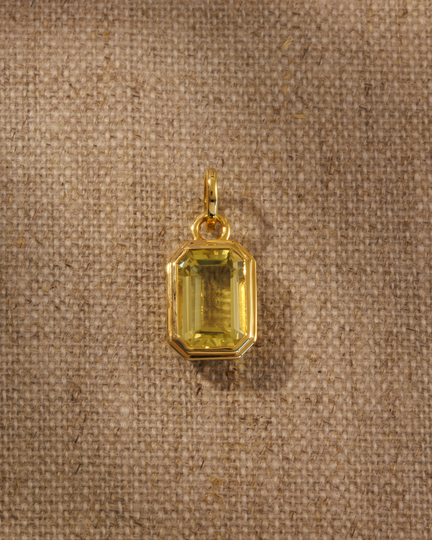 Gold pendant with emerald cut lemon quartz gemstone