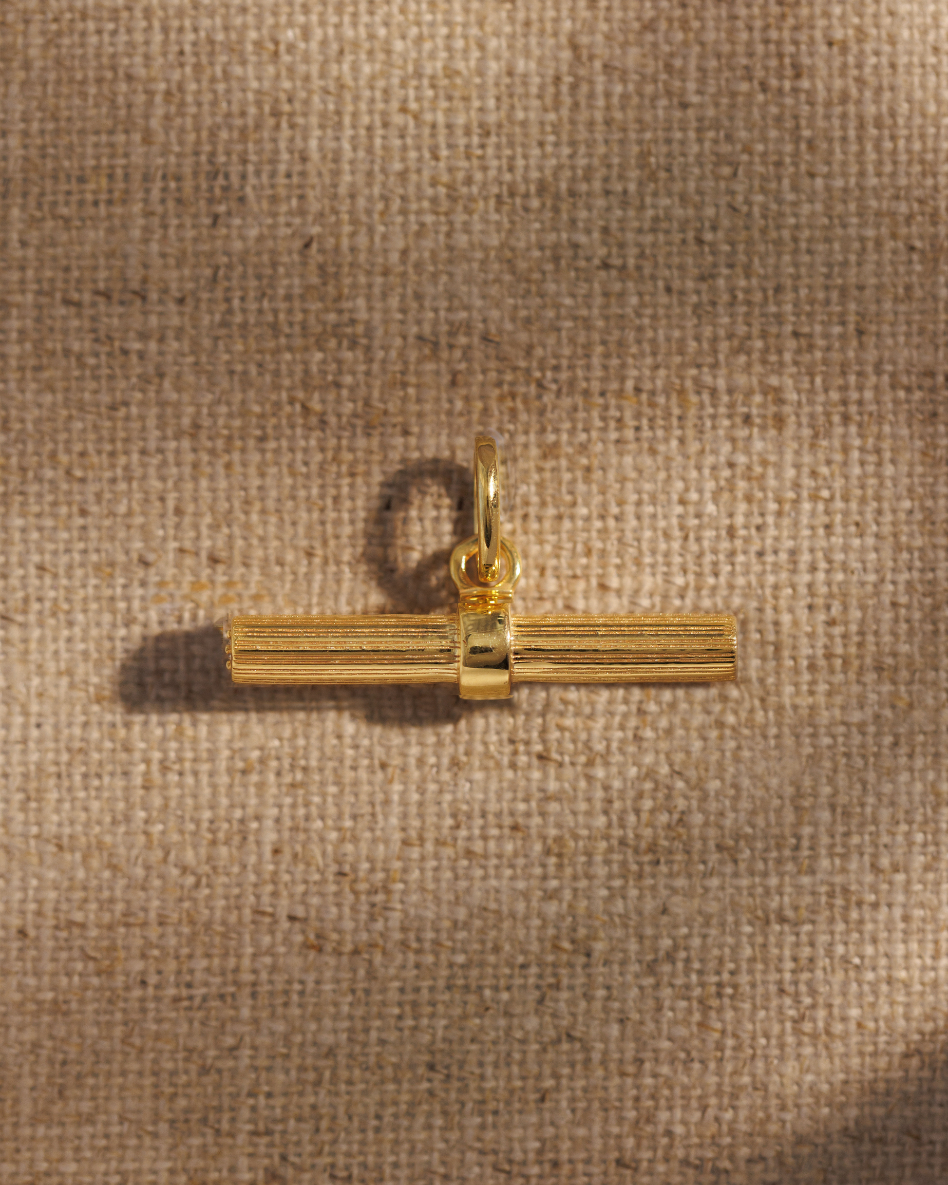 Lexi T-Bar Pendant Gold