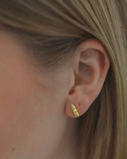 LILY T-Bar Studs - Pearl