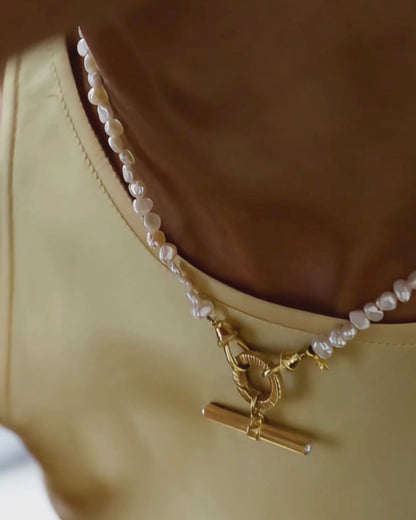 LIBBY Pearl T-Bar Pendant